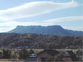 八面山遠景(クリックして大きく)