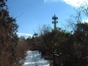 遊歩道と無線塔