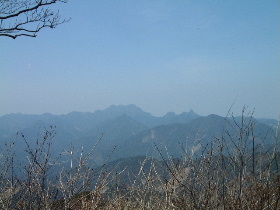 中摩殿畑山から見た英彦山(クリックして大きく)