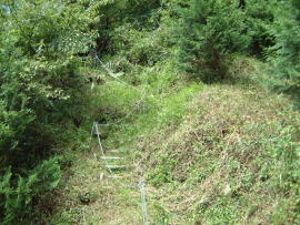 鎖のある坂道
